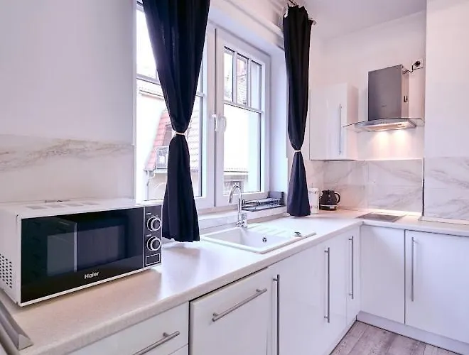 Laguna Ogrodowa 17 *